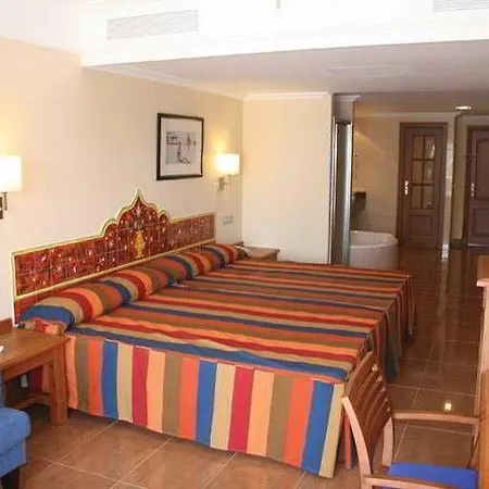 Mediterraneo Bay & 4*