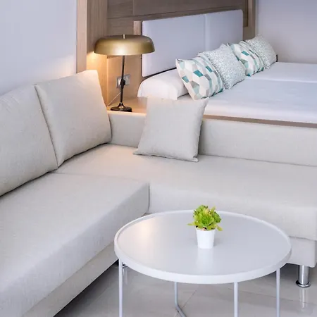 Mediterraneo Bay & Hotel 4*