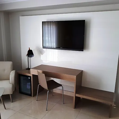 מלון Mediterraneo Bay & רוקאוטס דה מר