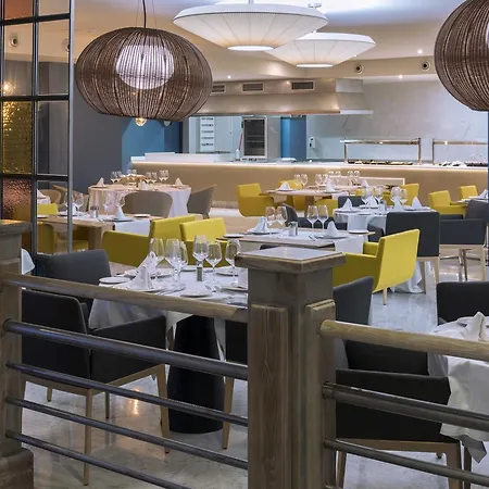 Mediterraneo Bay & Hotell 4*