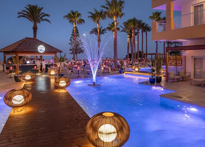 Mediterraneo Bay & 4*