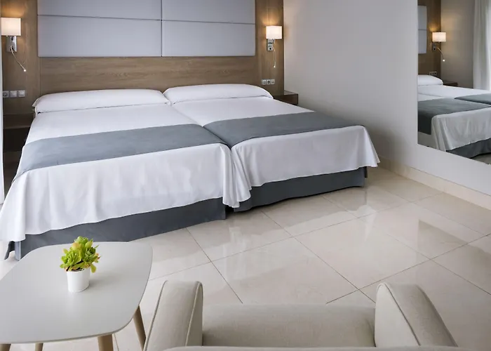 Mediterraneo Bay & מלון 4*