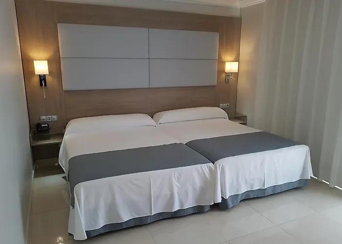 מלון Mediterraneo Bay & 4*