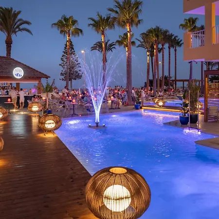 Mediterraneo Bay & 4*